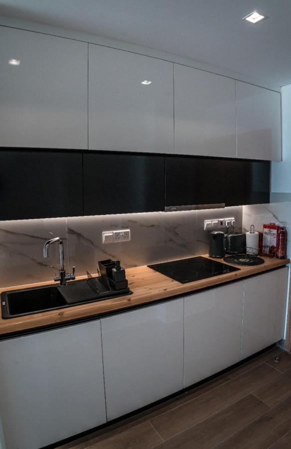 Cosea Living: Seaside Deluxe Suite In Harbour 107B Пафос Екстериор снимка