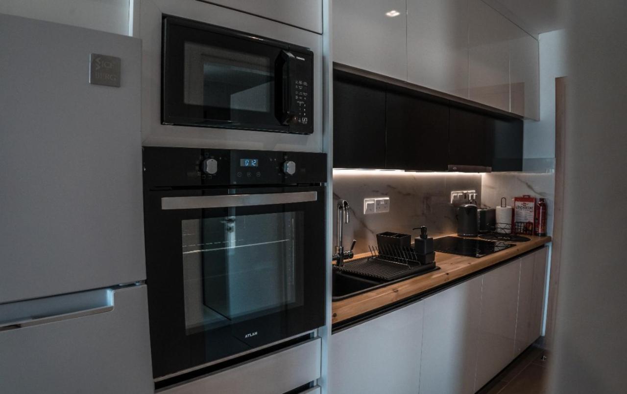 Cosea Living: Seaside Deluxe Suite In Harbour 107B Пафос Екстериор снимка