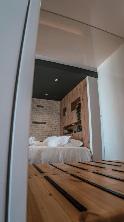 Cosea Living: Seaside Deluxe Suite In Harbour 107B Пафос Екстериор снимка