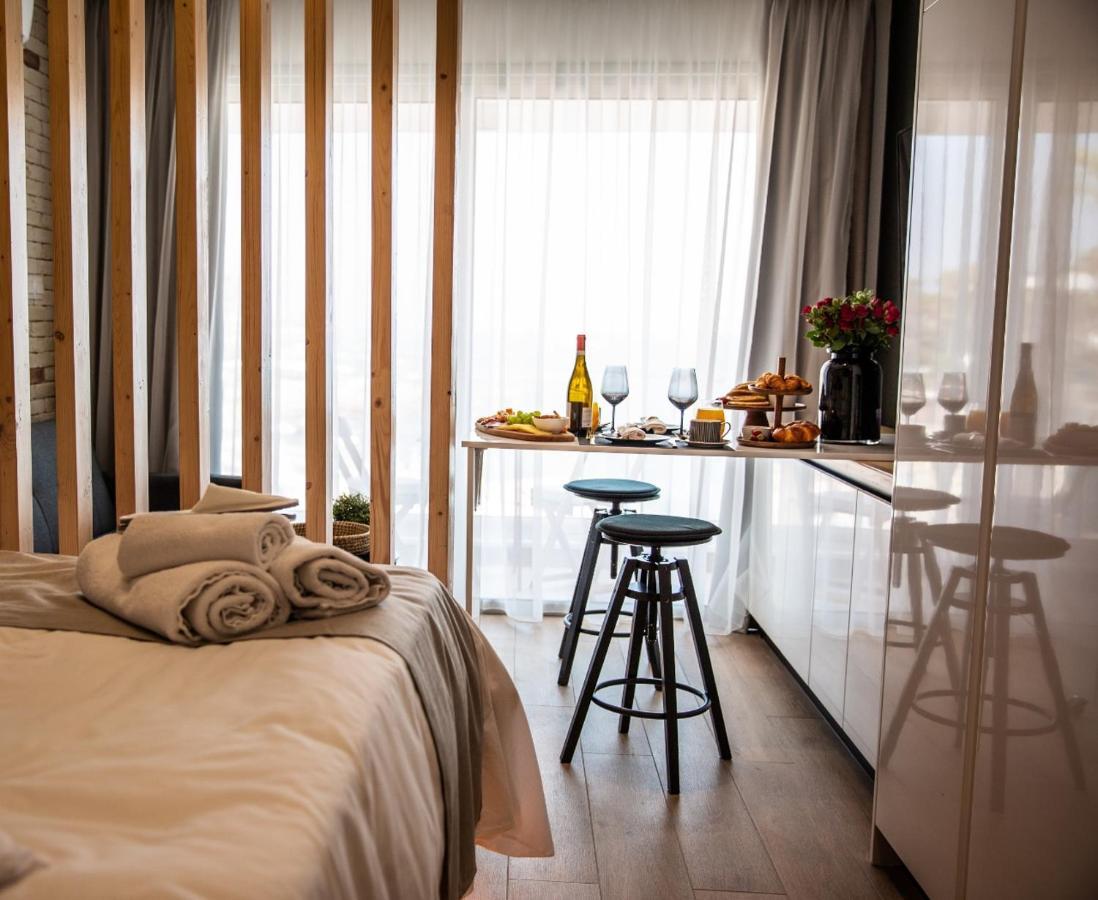 Cosea Living: Seaside Deluxe Suite In Harbour 107B Пафос Екстериор снимка